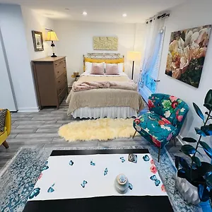 https://elenis-charming-studio.us-newyorkcity.com
