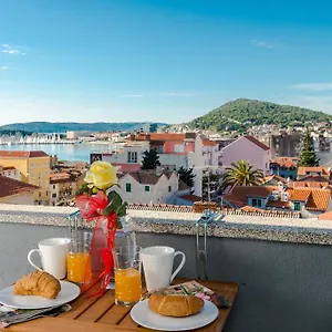 Apartment Kokolo With Sea View, Split